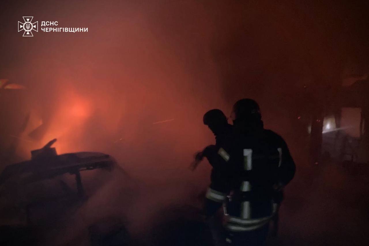 На Чернігівщині дві людини постраждали внаслідок дронової атаки